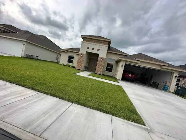 Trusted outdoor landscaping for homes in Harlingen, TX by DLT Lawn Care