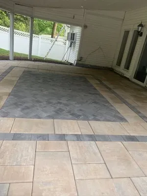 DLZ Landscaping and Construction Logo