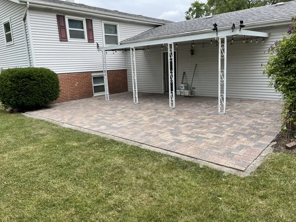 Reliable outdoor landscaping experts serving Aurora, IL - D&M Landscaping and Paving