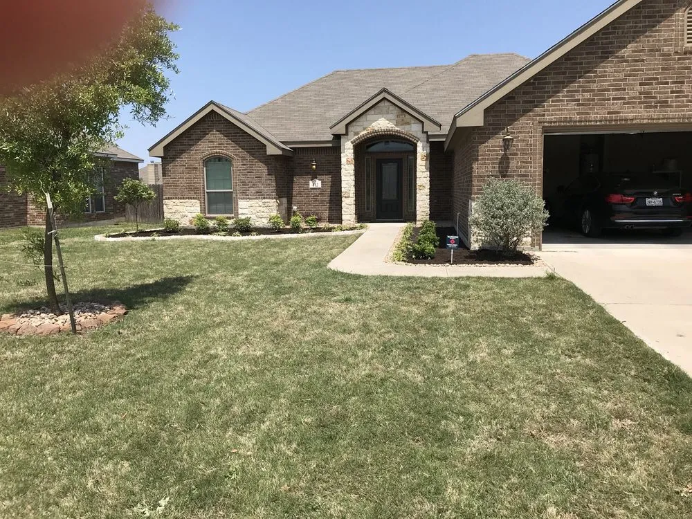 Professional garden landscaping in Temple, TX - D&M Landscaping Kings