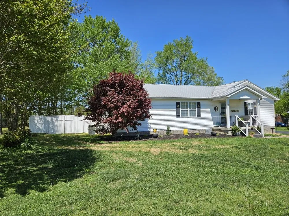 Trusted residential landscaping experts serving Sparta, TN - D&M Lawn Care And Landscaping