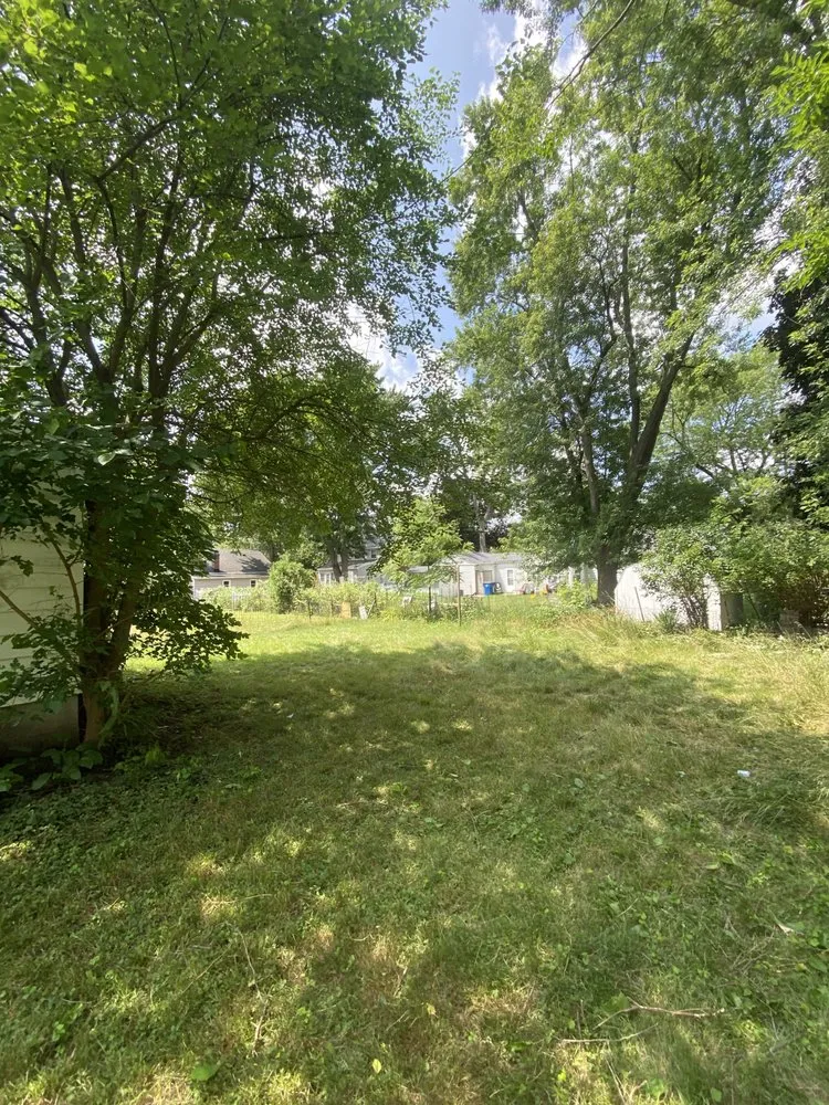 Custom garden landscaping in Kalamazoo, MI - D&M Lawncare