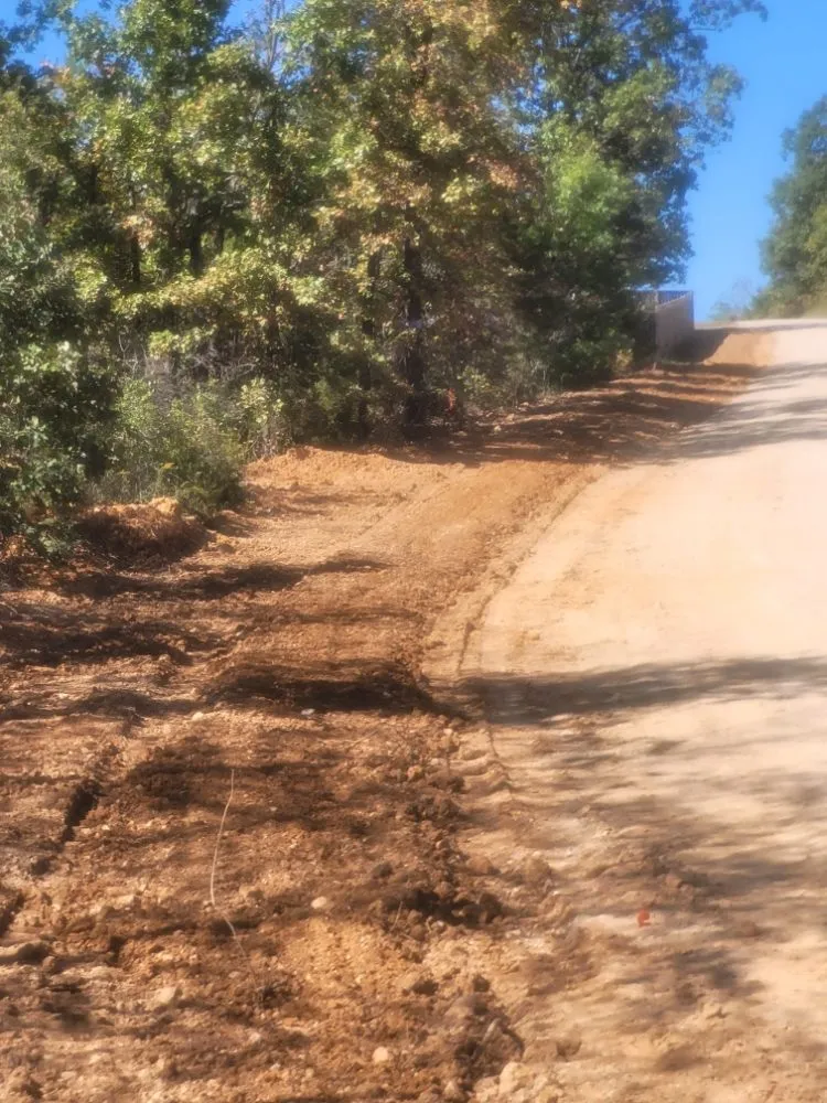 Affordable lawn mowing service for year-round maintenance in Poplar Bluff, MO by D&M Outdoor Service's