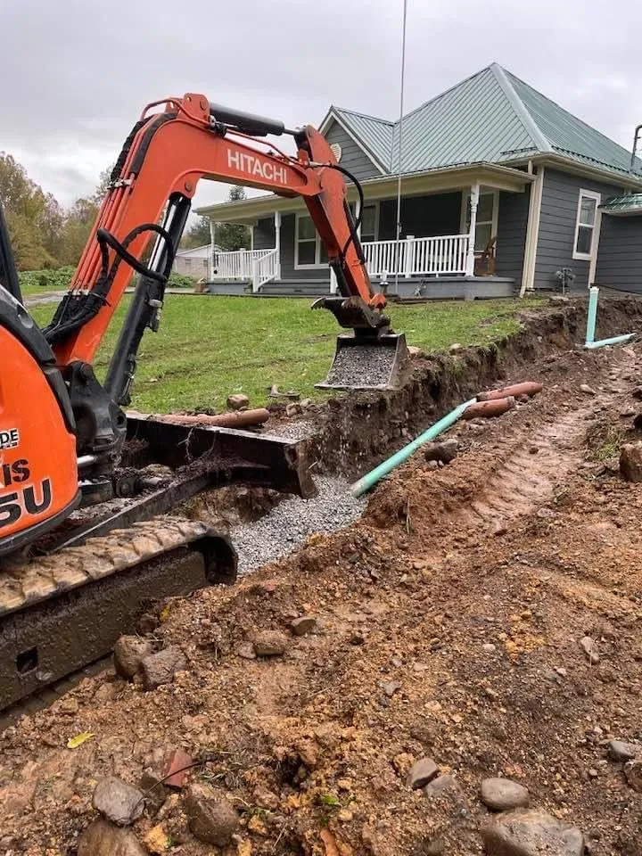 Custom lawn care service experts serving Erwin, TN - D&M White Construction