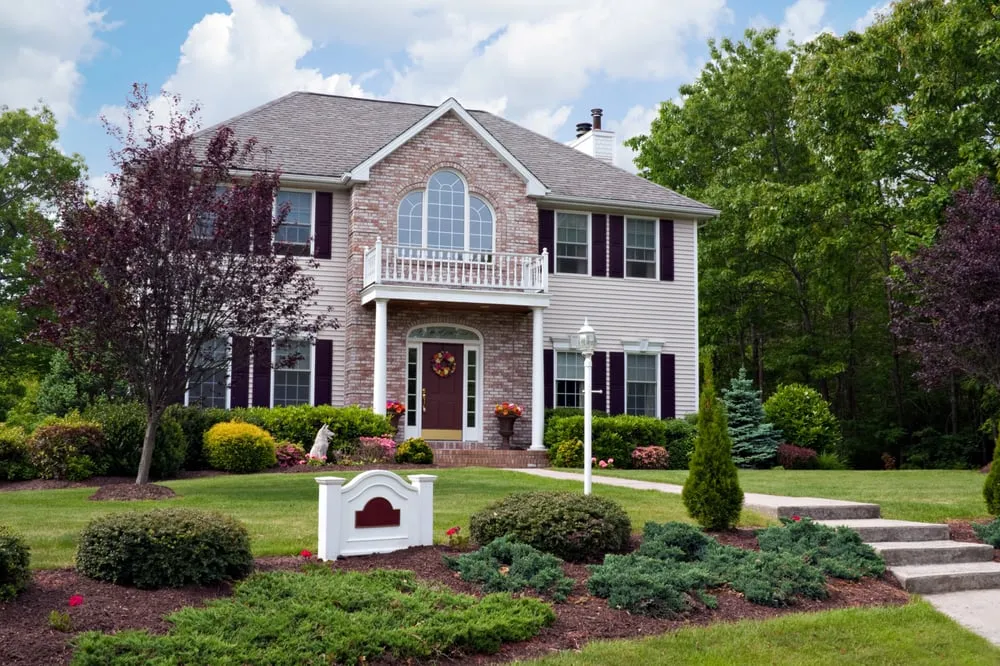 Affordable lawn care service for beautiful yards across Murfreesboro, TN - DMC Lawn & Landscape