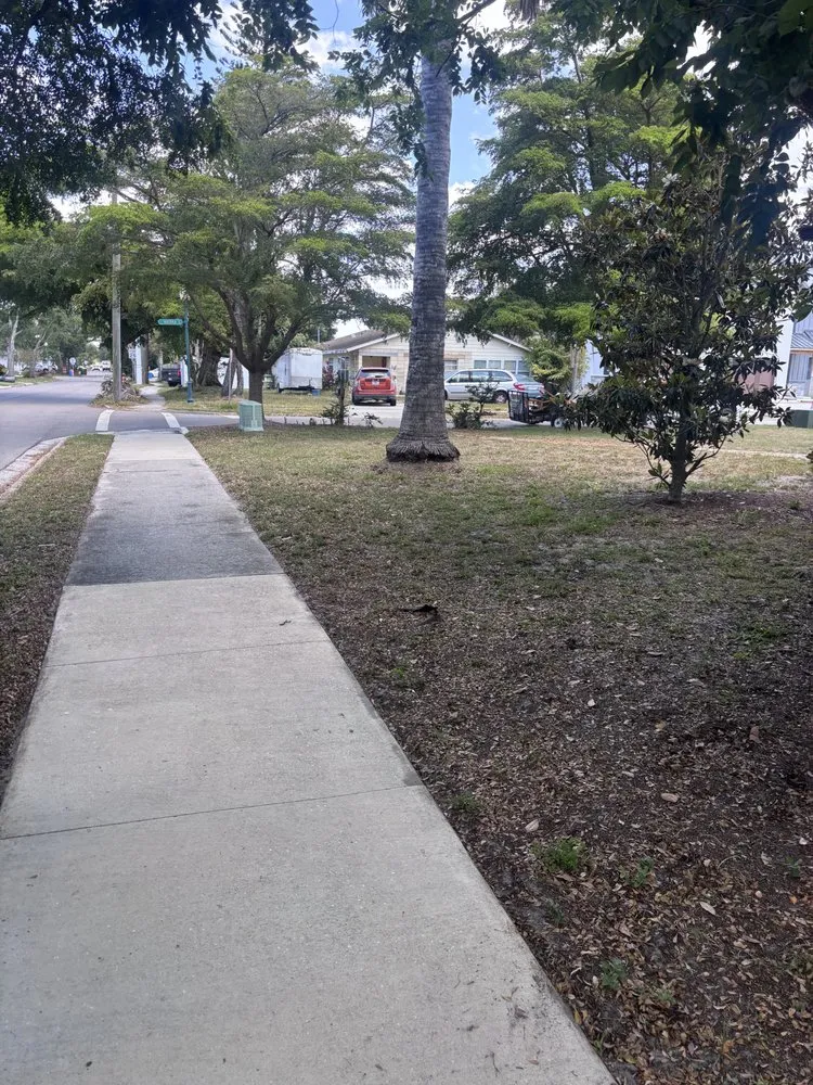 Affordable garden landscaping in Sarasota, FL by D&N Home Services