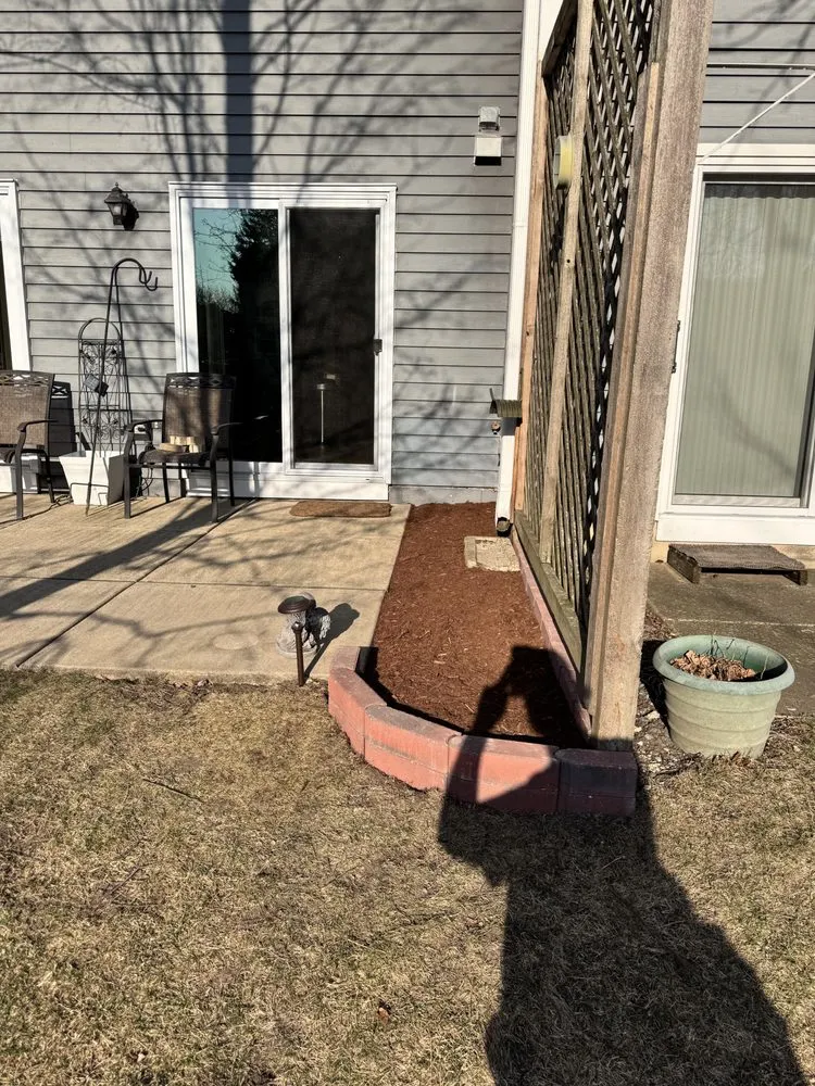 Custom yard maintenance for residential properties in Woodridge, IL by D&N Lawncare