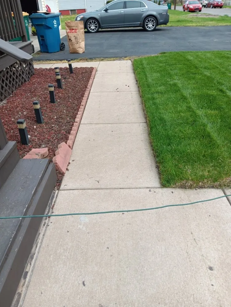Reliable lawn care service in Gary, IN - Dnice Lawn Care