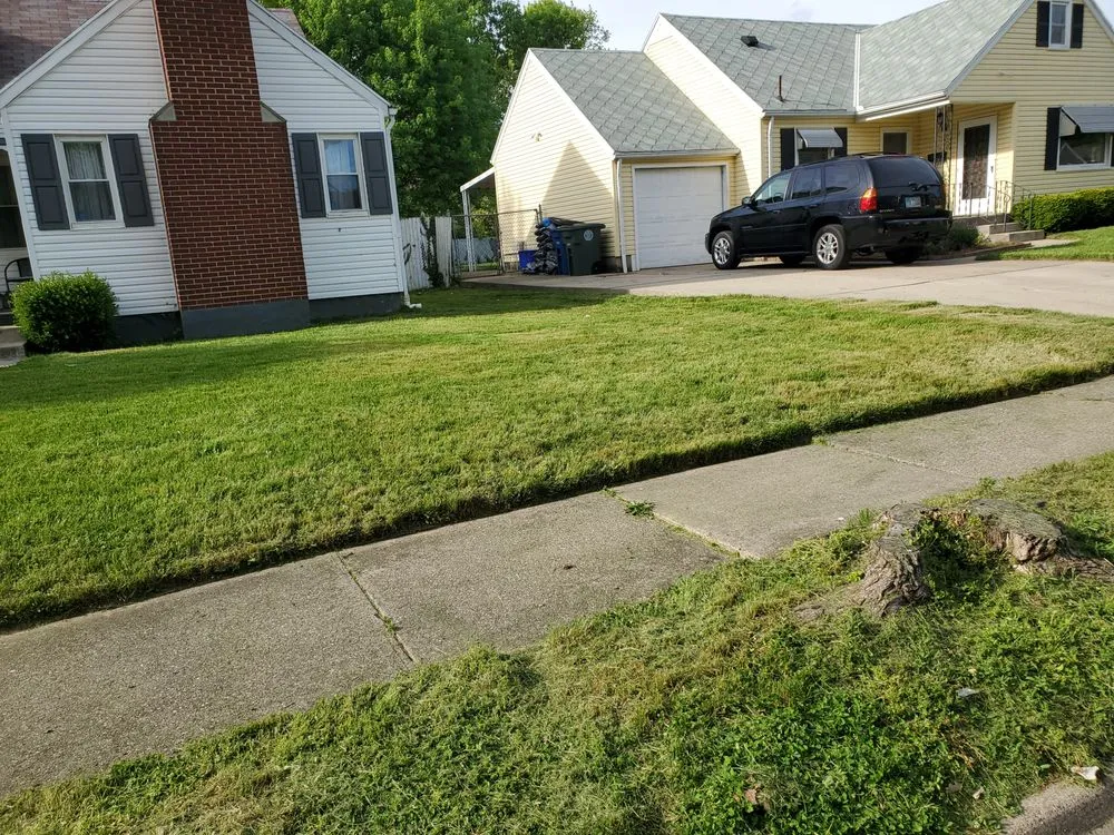 Professional lawn care service in Trotwood, OH - D'nique Services
