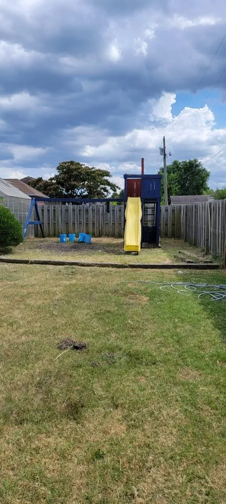 Top-rated lawn mowing service for homes in Marshfield, MO by D&N's Cut & Wash