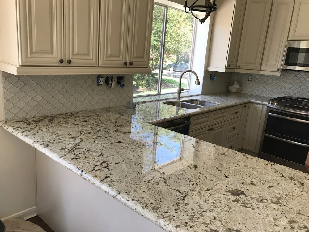 Custom outdoor landscaping in League City, TX by Dockside Development And Construction