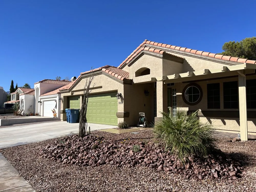 Reliable lawn mowing service experts serving Las Vegas, NV - Doctor Lawn Care