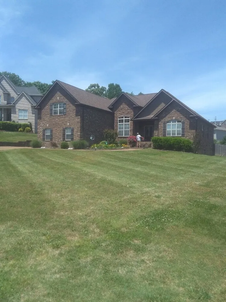 Custom lawn care service experts serving Lebanon, TN - Dogwood Landscape Maintenance Service