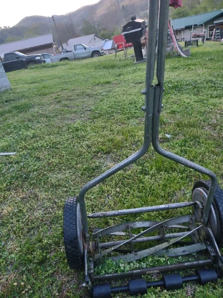 Professional lawn care service in Lebanon, TN - Dogwood Landscape Maintenance Service