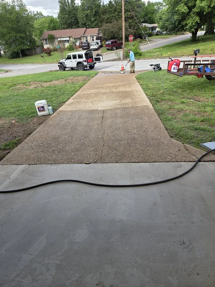 Reliable lawn mowing service in Florence, AL - Doitall Services