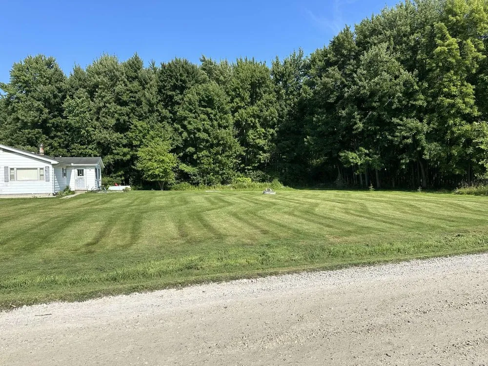Professional lawn care service experts serving St Clair, MI - Dombrowski Lawn Care