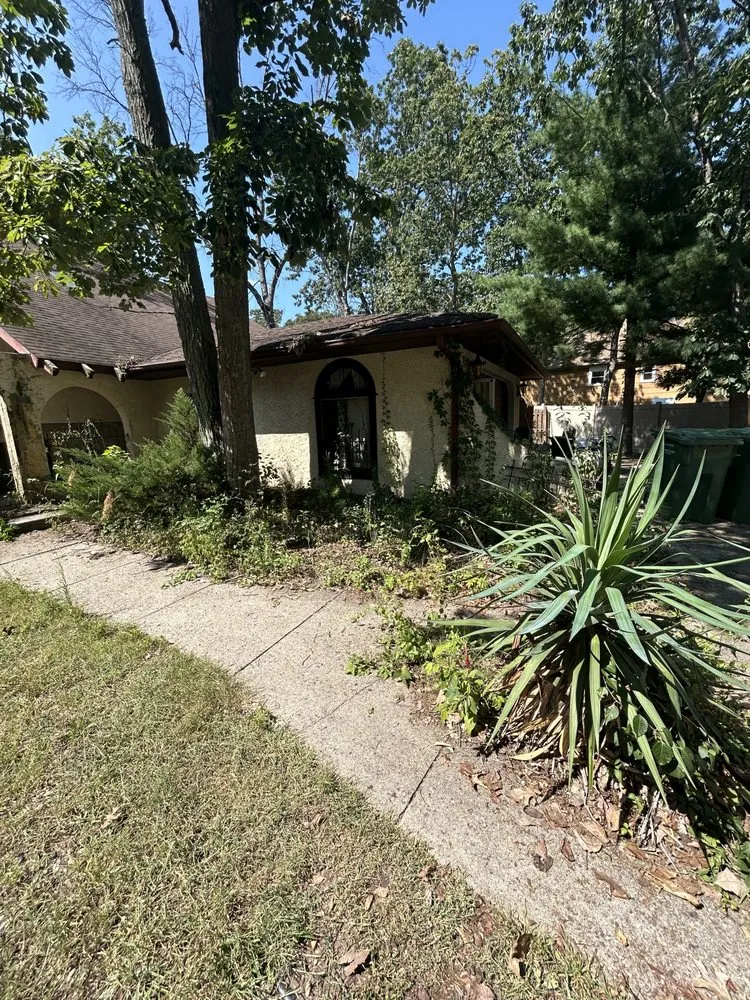 Affordable yard cleanup service in Camden, NJ - Dominguez 4 Landscaping