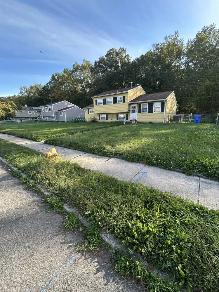 Trusted yard maintenance with custom design in Camden, NJ by Dominguez 4 Landscaping