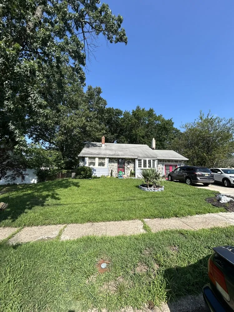 Local lawn mowing service experts serving Camden, NJ - Dominguez 4 Landscaping