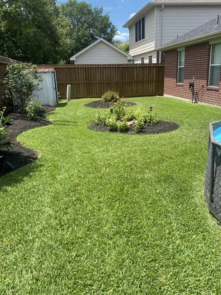 Local yard maintenance in Houston, TX - Dominguez Landscaping