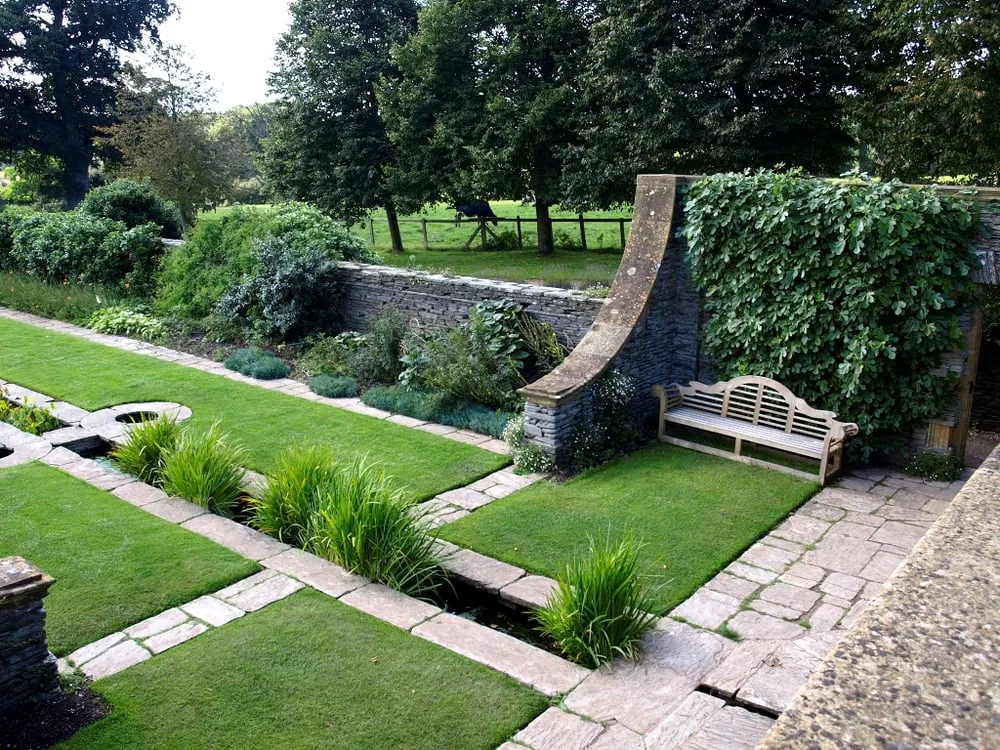 Custom lawn mowing service in Greenwich, CT - Dominick Vivona Landscaping