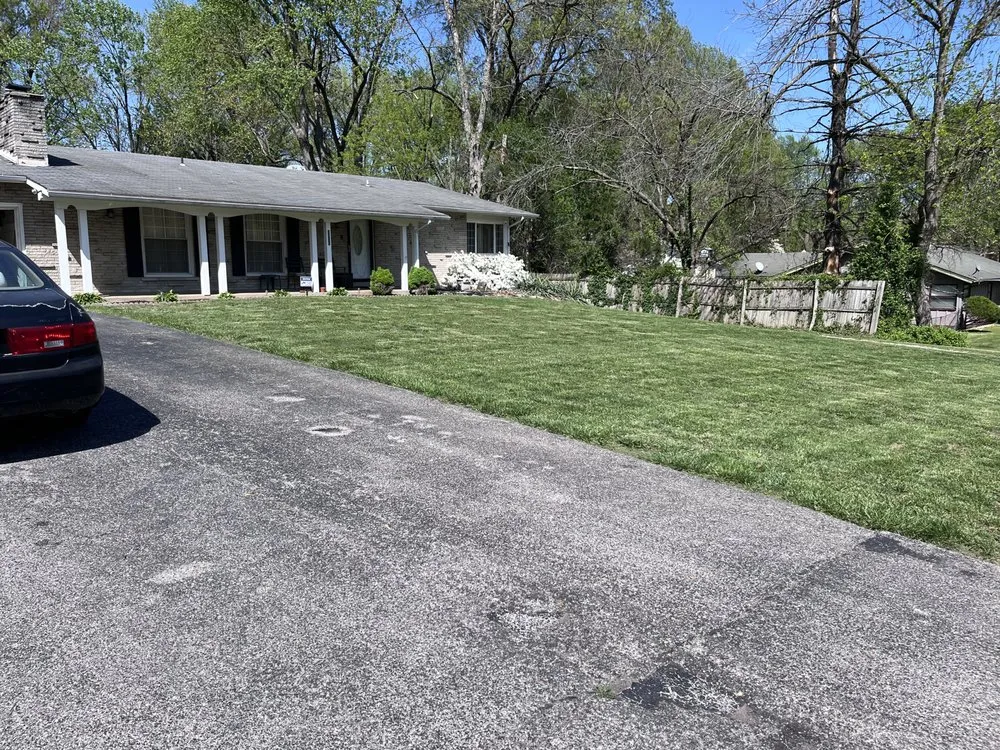 Local lawn mowing service experts serving St. Louis, MO - Domo & CR Contracting