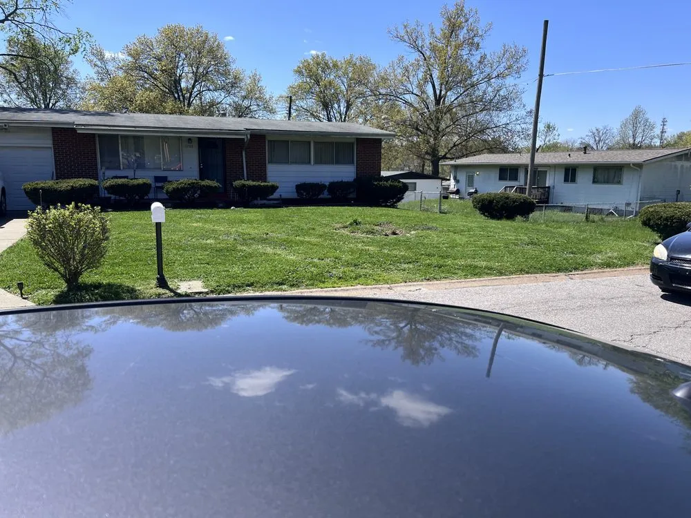 Reliable residential landscaping in St. Louis, MO by Domo & CR Contracting