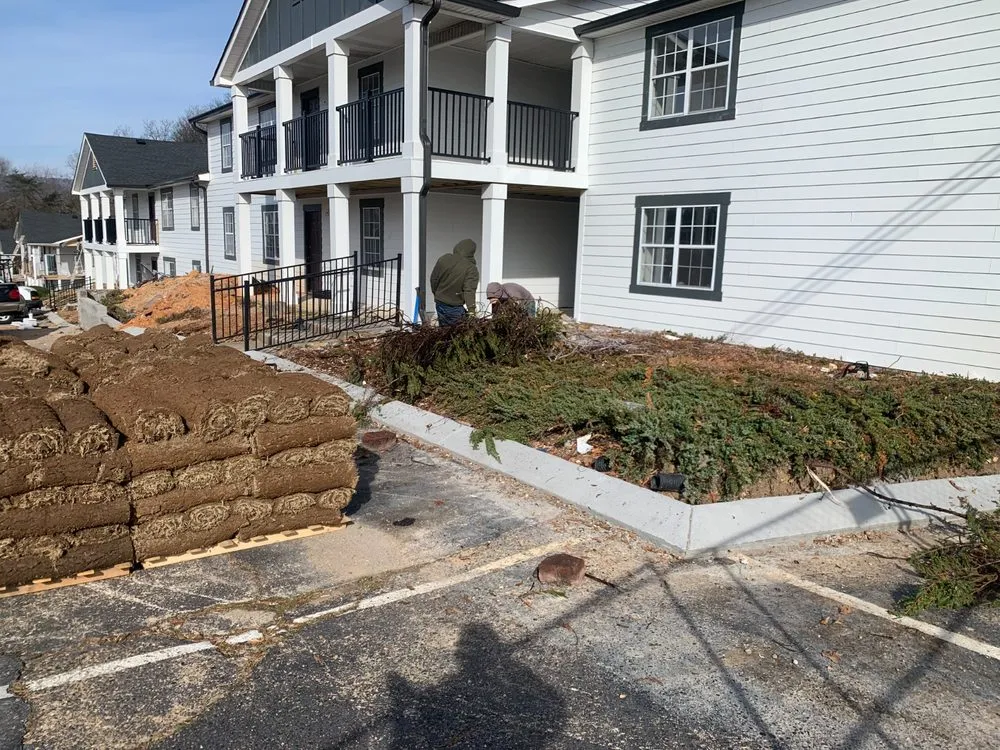 Custom landscaping services for homes in Chattanooga, TN by Don Cele Landscaping