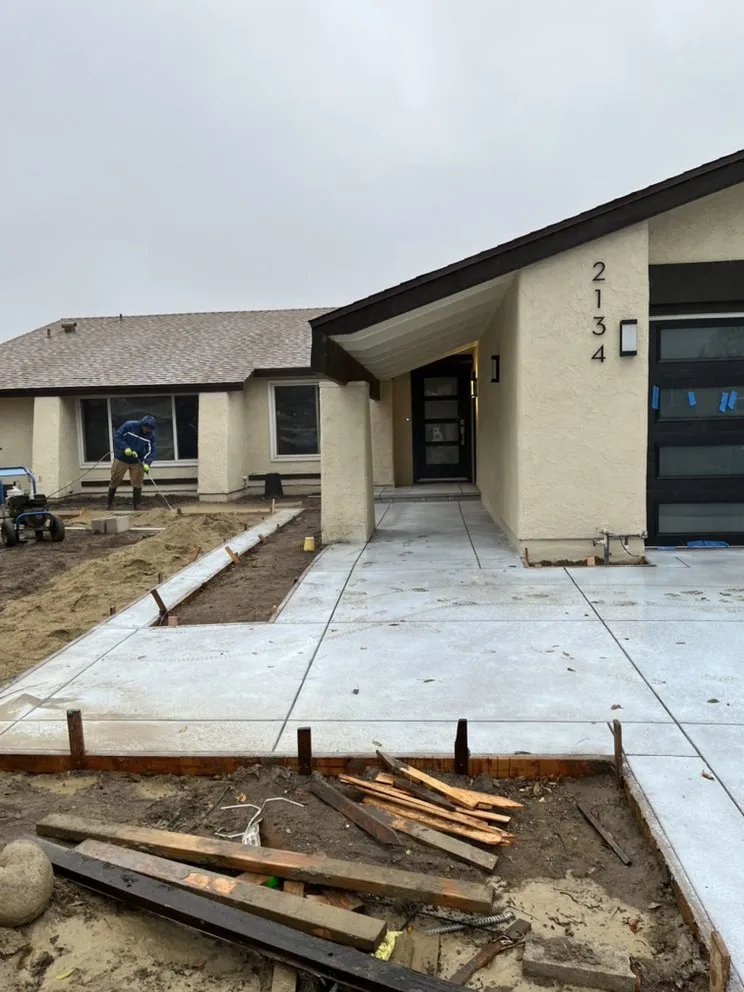 Custom lawn care service experts serving Simi Valley, CA - Don Spratt Landscape