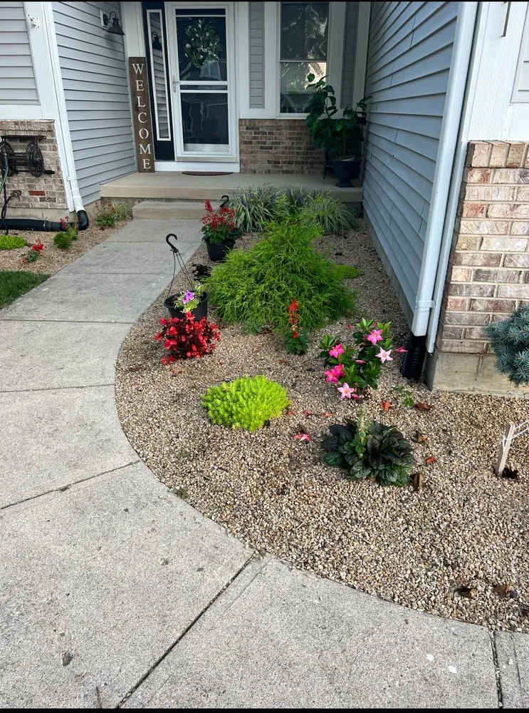 Reliable yard maintenance with custom design in Miamisburg, OH by Donai Lawn Care Services