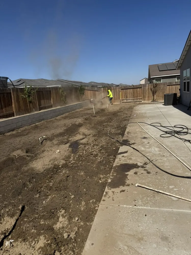 Reliable lawn mowing service in Bakersfield, CA - Donaldo Mejia