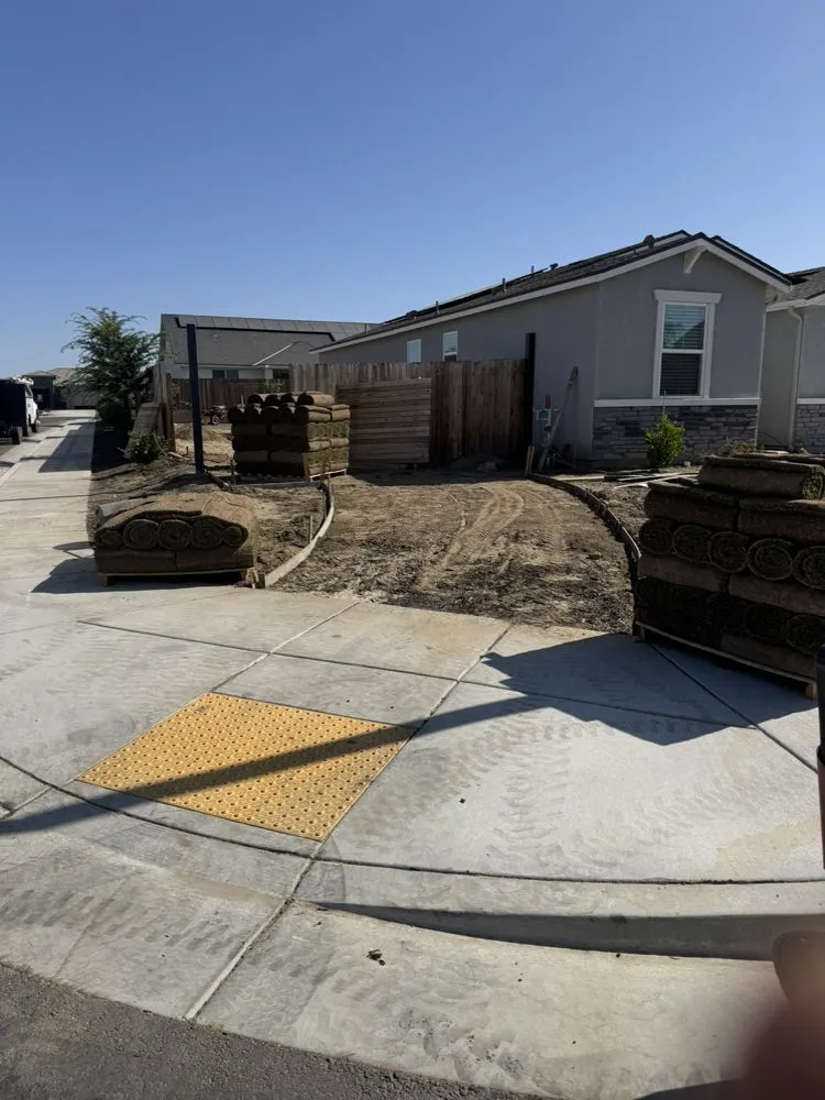 Top-rated lawn mowing service in Bakersfield, CA by Donaldo Mejia