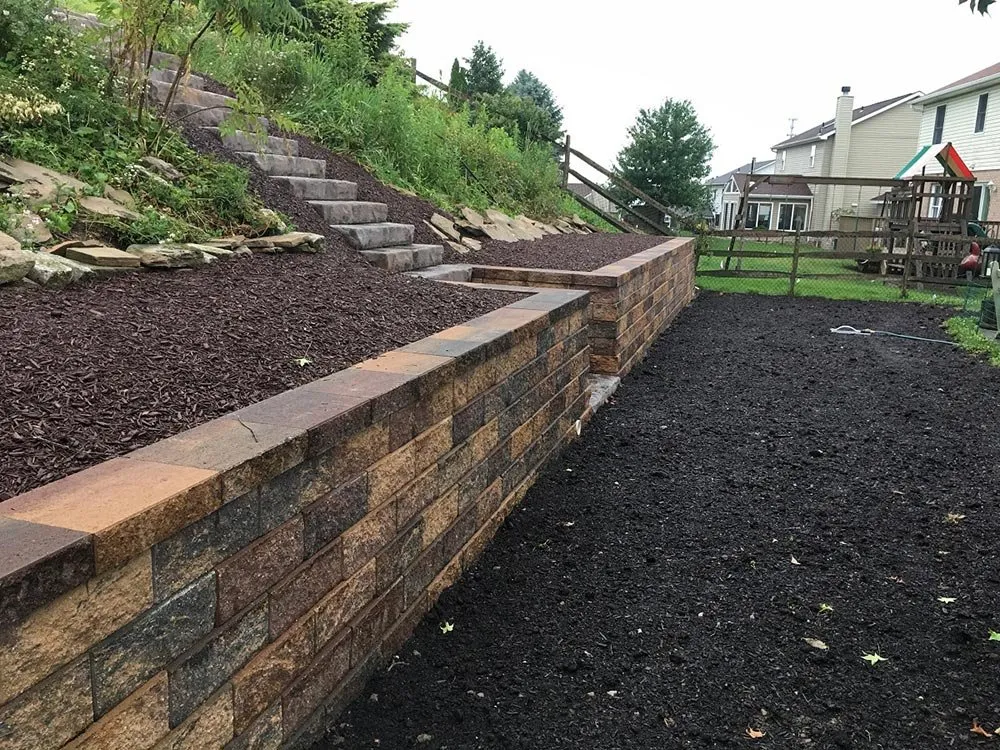 Local lawn mowing service experts serving Finleyville, PA - Donas Outdoor Living