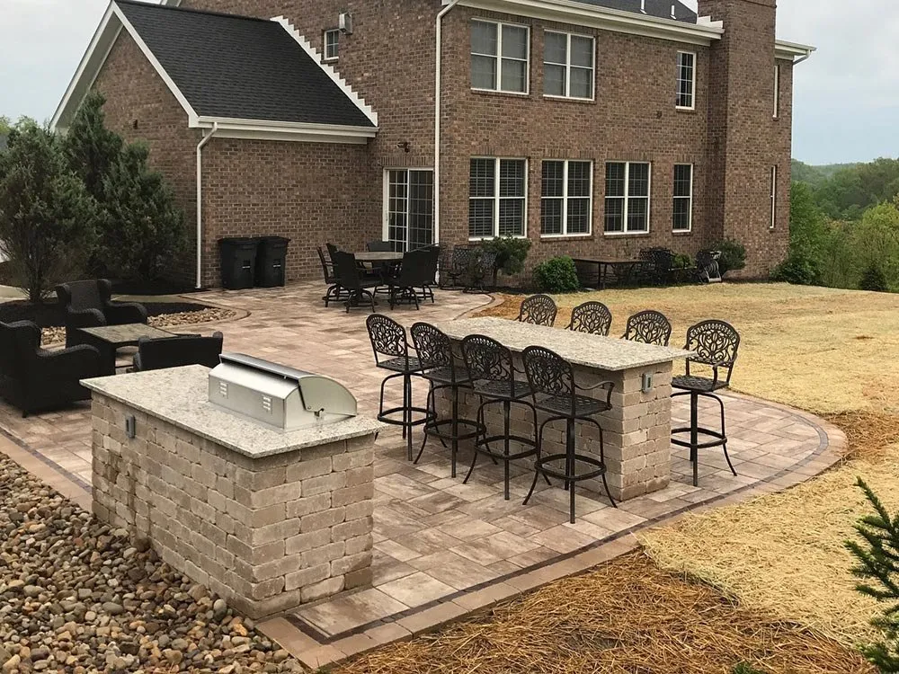 Trusted lawn care service experts serving Finleyville, PA - Donas Outdoor Living