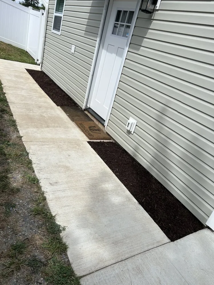 Reliable garden landscaping in Kearneysville, WV by Done Right Lawn Care