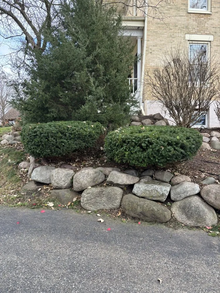 Professional yard cleanup service in Elkhorn, WI by Donley Seasonal Maintenance