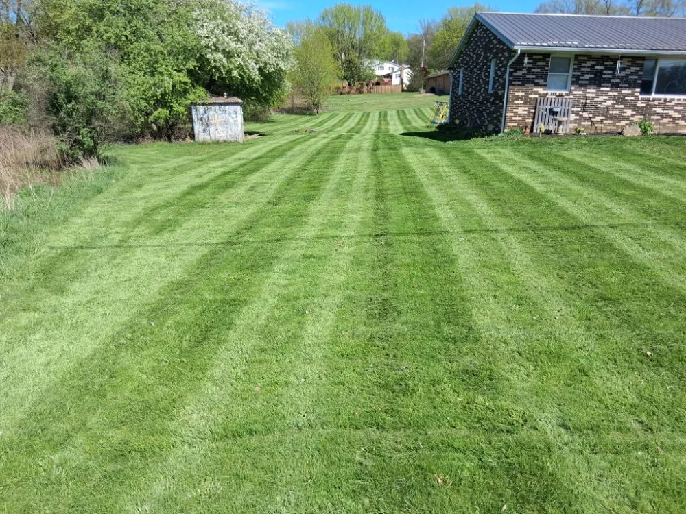 Professional yard maintenance experts serving East Canton, OH - Don's Landscape