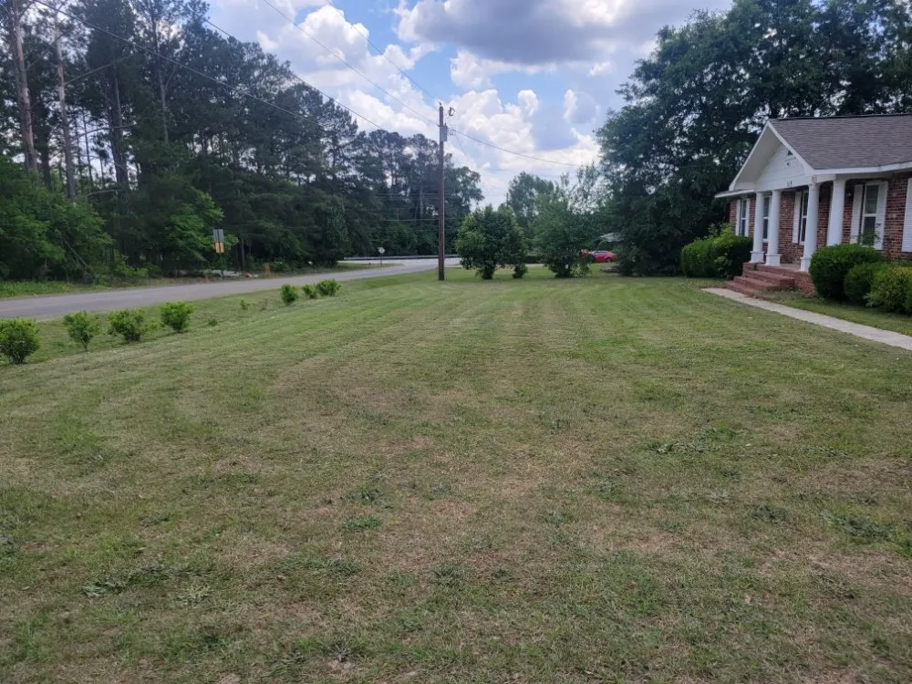 Top-rated outdoor landscaping experts serving Warner Robins, GA - Dons lawn Care Services