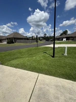 Doon’s Lawncare Logo