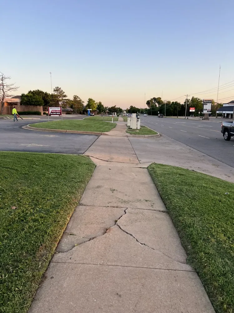 Top-rated yard cleanup service for outdoor upgrades across Edmond, OK - Dos Gringos Lawn