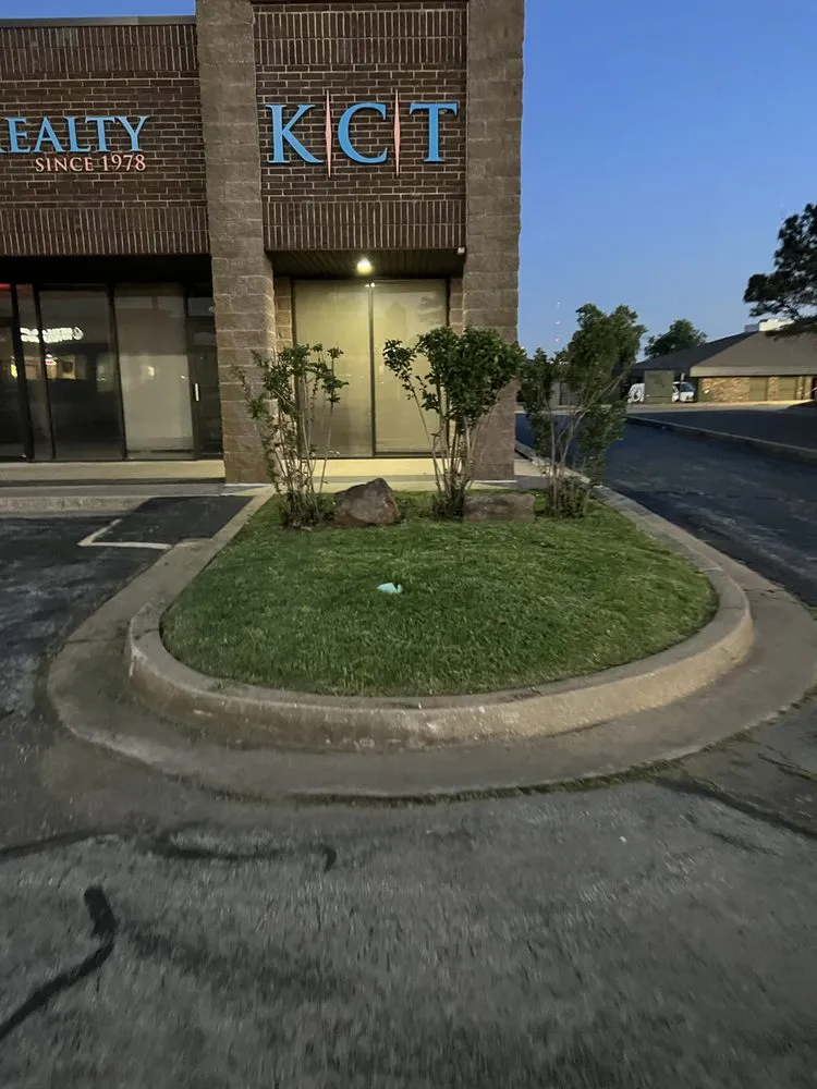 Reliable lawn care service in Edmond, OK - Dos Gringos Lawn