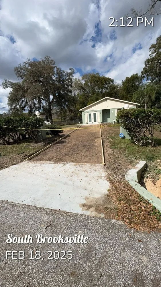 Professional lawn care service for homes in Inglis, FL by Double D Land & Tree