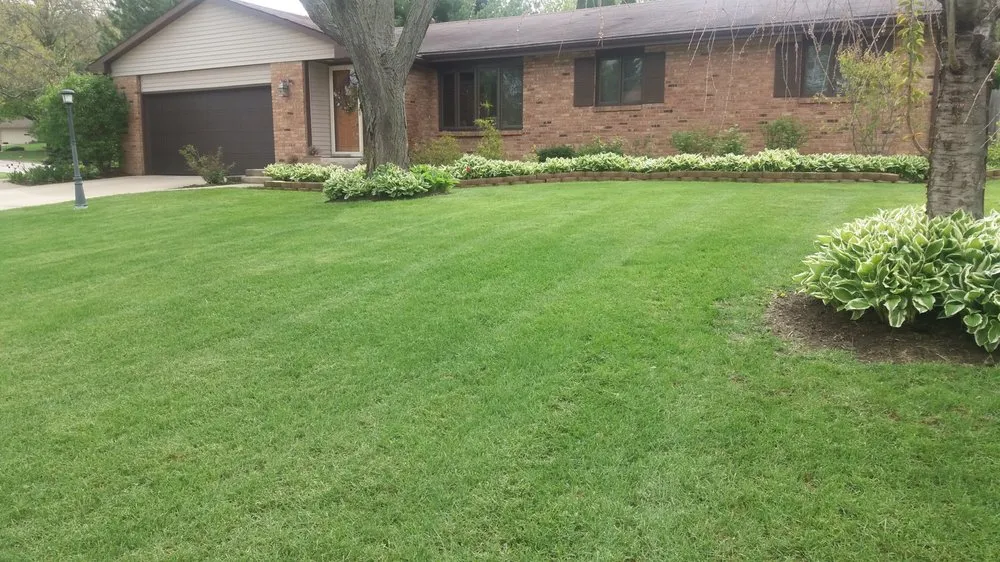 Top-rated lawn mowing service in Rockford, IL by Double D's Lawn Mowing Service