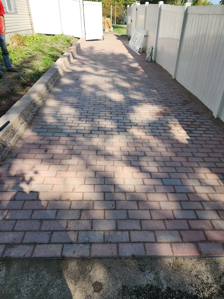 Custom garden landscaping in Warren, OH - Double G's Landscaping