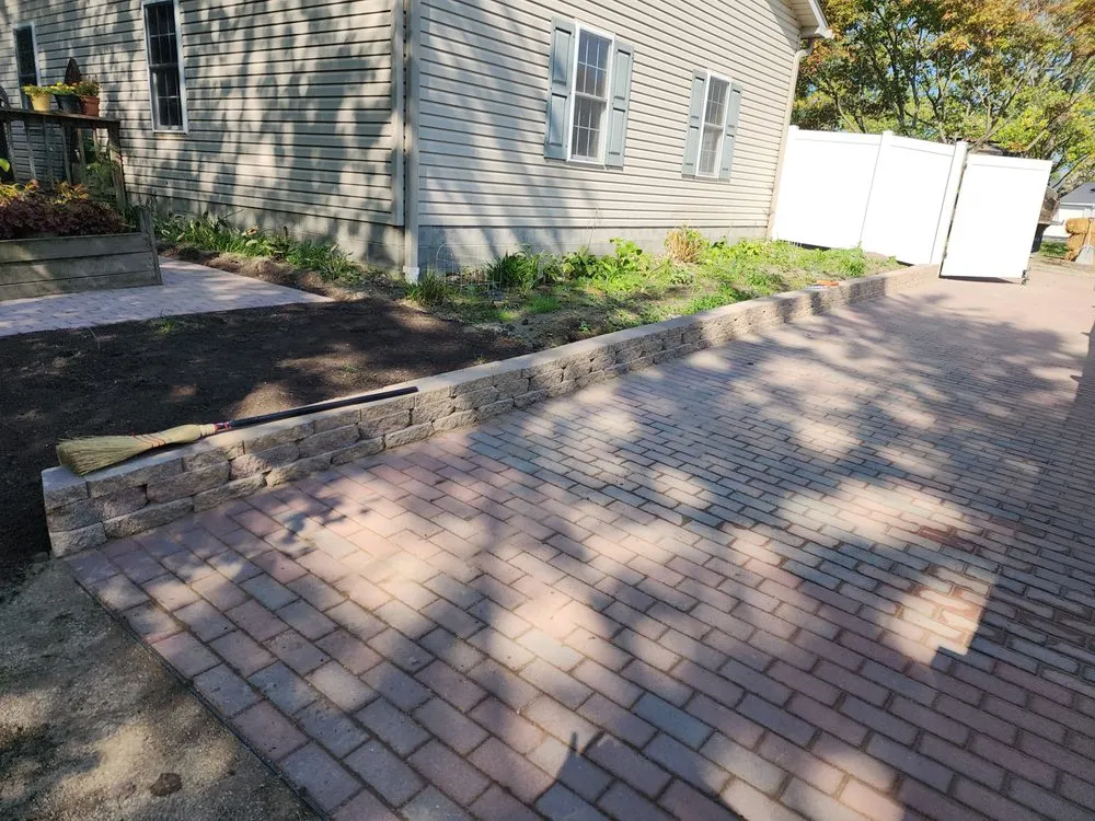 Expert yard cleanup service for beautiful yards across Warren, OH - Double G's Landscaping