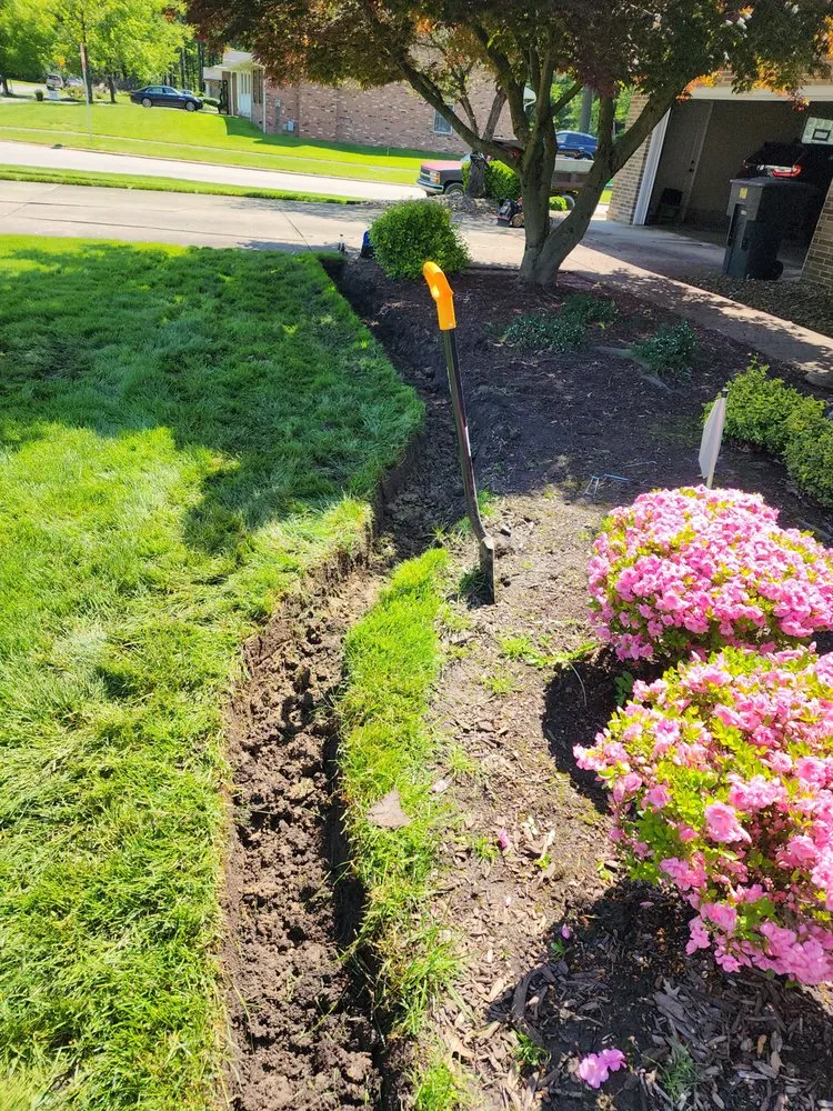 Top-rated lawn mowing service experts serving Warren, OH - Double G's Landscaping