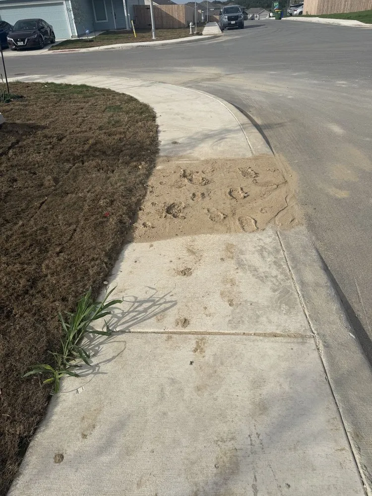 Expert yard maintenance experts serving La Coste, TX - Double H Landscape