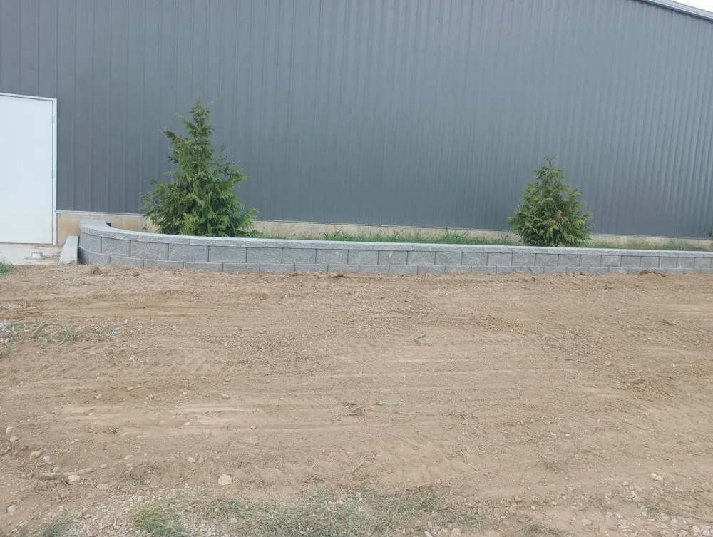 Custom yard maintenance in California, MO by Double H Landscaping