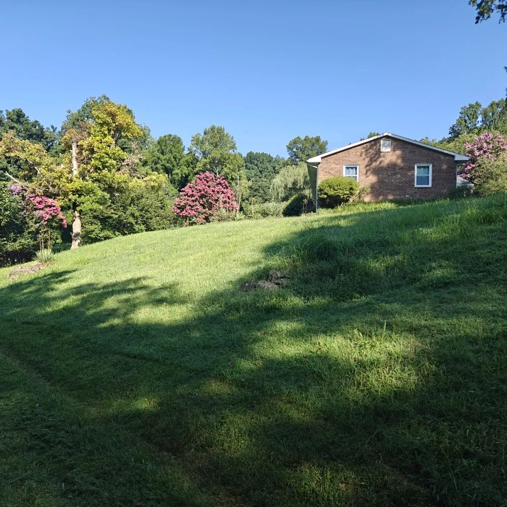 Expert lawn mowing service experts serving Fincastle, VA - Double M Mowing