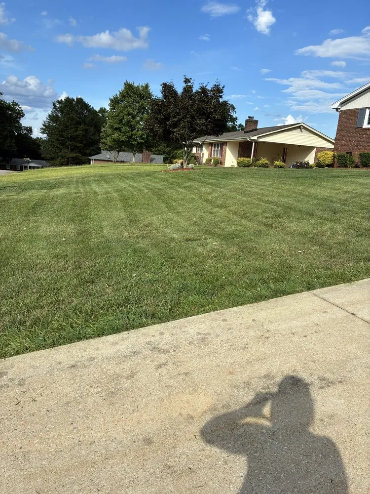 Local yard maintenance for beautiful yards in Greenville, SC by Double R’s